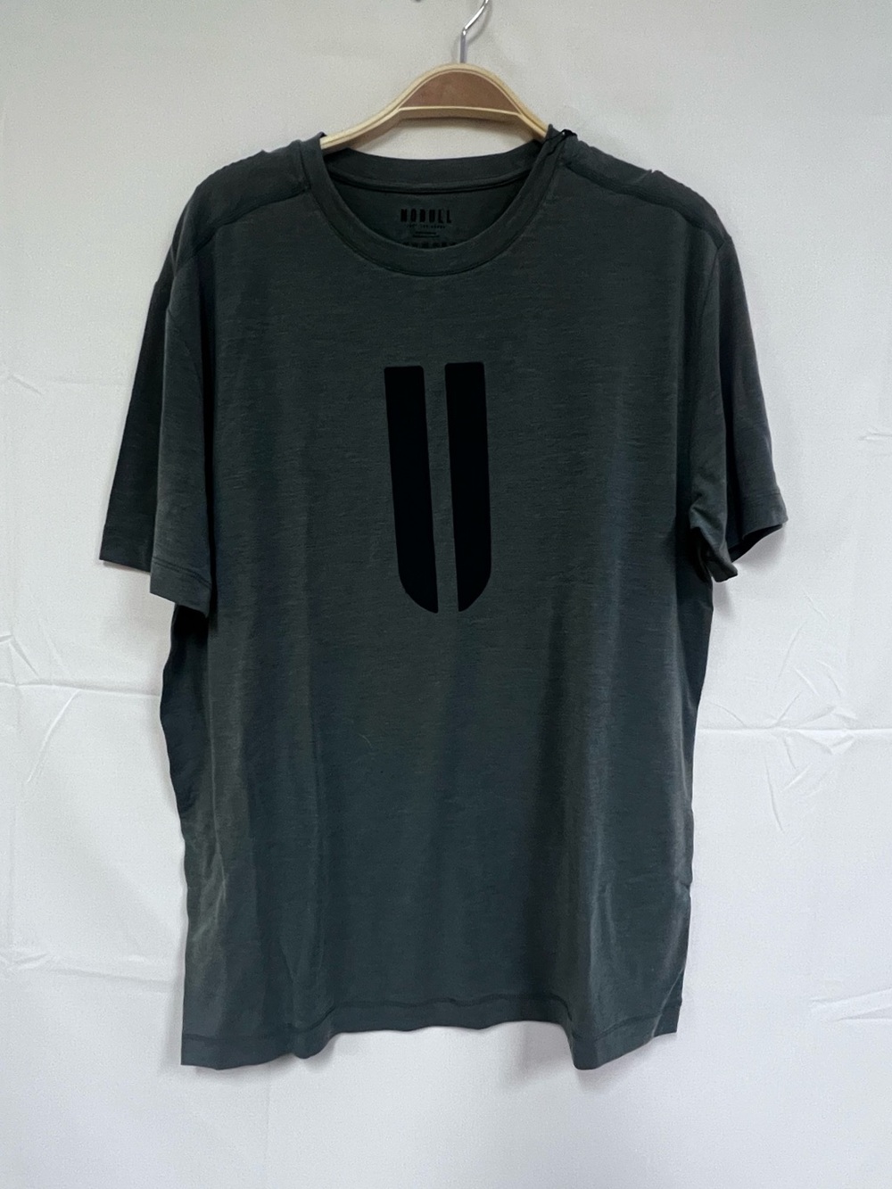 NEW NOBULL Men’s U tee shirt workout tee size: L